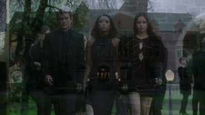 ♪ If I show you
then I know you ♪ - Pretty Little Liars: The Perfectionists