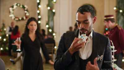 If this is normal, I quit. - Hotel for the Holidays