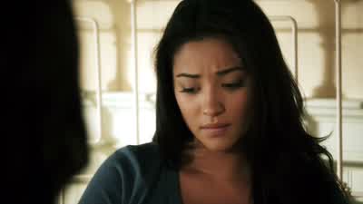 If it falls into the wrong hands, I... - Pretty Little Liars