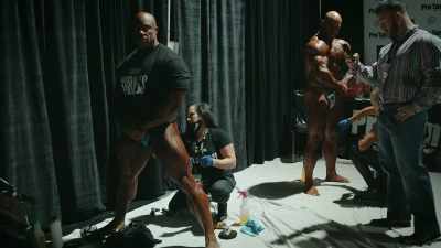 If he keeps his shirt on
too long, gonna be like, - Breaking Olympia: The Phil Heath Story