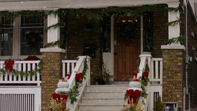 If only we could find out
how the present - Six Degrees of Santa