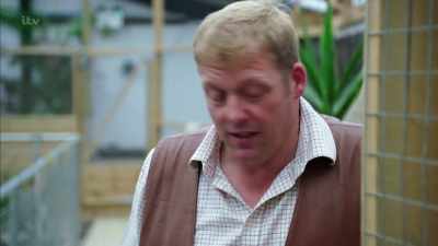 If she really wanted to,
she could strangle you - Britain's Tiger Kings - On the Trail with Ross Kemp