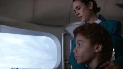 - If you see anything, tell Javi or Bennett.
- Okay. - Snowpiercer