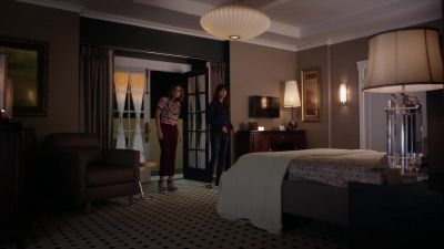 If she's refusing maid service,
shouldn't this.. - Pretty Little Liars