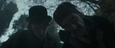 - If she stays here she'll surely die.
- No, you think? What a genius! - Freaks Out