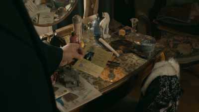If the killer is a man, he was
in here without her consent. - Maigret in Montmartre