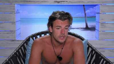If he wants to crack
on with her, - Love Island