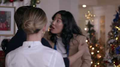 If you would answer your phone,
you would know that Aliyah Traci - Catering Christmas