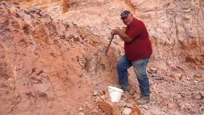 If they would have had this trace,
they would have followed it
this way. - Outback Opal Hunters