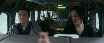 - Ignore him.
- She's a sweet lady. - Flight Risk