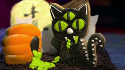 - Igor. You see what you did?
- [Cheryl laughing] - Halloween Cookie Challenge