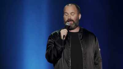 Îi zic: "Mă întrebi
dacă e vreun Redbox pe aici? - Tom Segura: Disgraceful