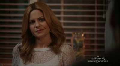 Ik heb er genoeg van. Geef hier. - Aurora Teagarden Mysteries: A Game of Cat and Mouse