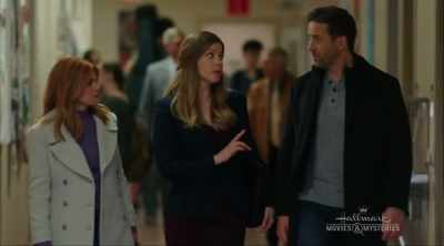 Ik wil dat Lynn alle mogelijke info krijgt. - Aurora Teagarden Mysteries: A Game of Cat and Mouse