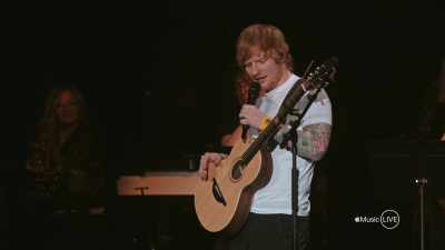 Ik wilde niet huilen.
En drie liedjes later... - Apple Music Live: Ed Sheeran