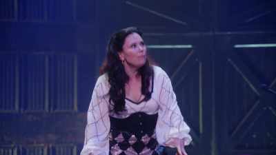 Îl avem pe Omul de Oțel care e, practic, - Alex Borstein: Corsets & Clown Suits
