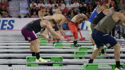 Il frappe
ce bloc par le bas, - The Redeemed and the Dominant: Fittest on Earth
