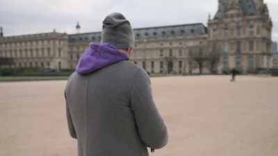 Il me les achetait pour que je devienne
plus intelligent. - The Mysterious Mr. Lagerfeld