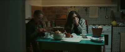 Ileniu ', but why don't you answer?
They will all be worried. - Compromessi sposi