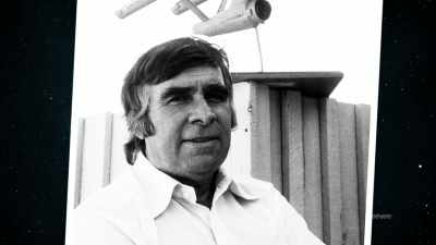 I'll be along shortly
to say... Hello. - The Center Seat: 55 Years of Star Trek