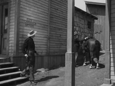 - I'll be back in a few minutes.
- Yes, sir. - The Gunfighter