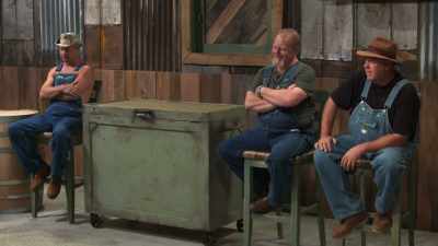 -I'll be damned.
-My granddaddy taught me this. - Moonshiners: Master Distiller