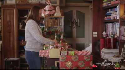 - I'll be fine. Thank you! Call me later! - A Majestic Christmas