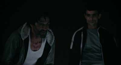 - I'll come and help.
- Hassan, I know what I'm doing. - Hounds