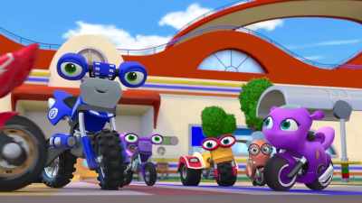 I'll follow behind
and we'll get everyone across. - Ricky Zoom