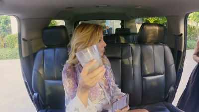 - I'll get in this one.
Just sit here. - The Real Housewives Ultimate Girls Trip