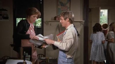 -I'll get it.
-Thank you, John-Boy. - The Waltons