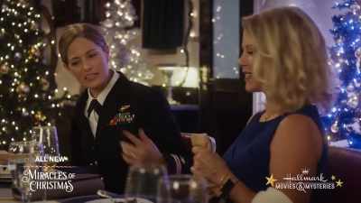 I'll get some coffees to go.
Maddie, you want to come? - USS Christmas
