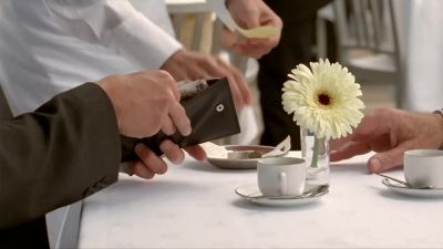 - I'll get the tip. - Oh, thank you. - Hustle