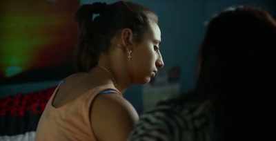 I'll give you an hour
to dress and fix your face. - Carmen & Lola