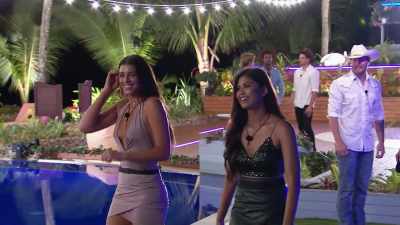 >> I'LL GIVE YOU --
HI, I'M KATRINA. - Love Island