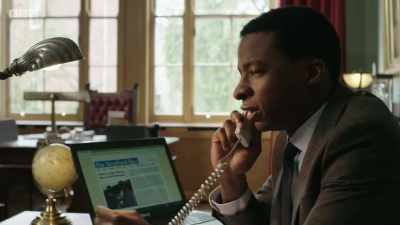 I'll have to call you back later,
sweetheart. - Shakespeare & Hathaway - Private Investigators