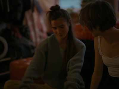 I'll help you.
I love wrapping gifts. - Girl Picture