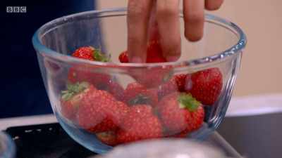 I'll just weigh
the strawberries out. - Britain's Best Home Cook