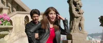 I'll keep you close
to my heart... - Jab Harry Met Sejal