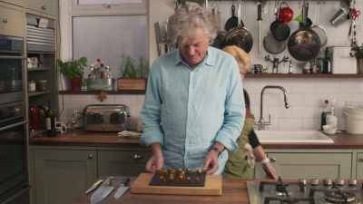 I'll lift it up in the sure
and certain knowledge - James May: Oh Cook!