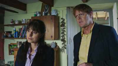 - I'll never live it down.
- Stop worrying. - Beyond Paradise