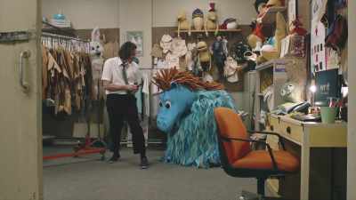 ♪ I'll put up
no resistance ♪ - Kidding