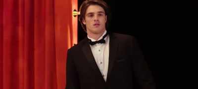 ♪ I'll put us back together
at heart baby ♪ - The Kissing Booth