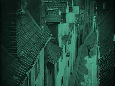 I'll run over there quickly...
I'll fetch Sievers... - Nosferatu