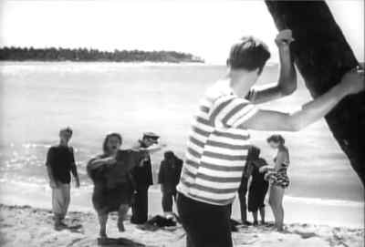 I'll save you. - Creature from the Haunted Sea