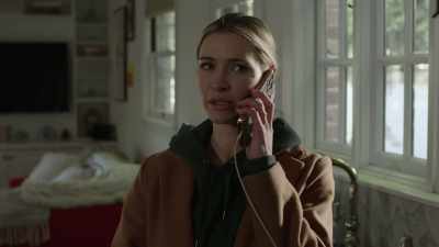 - I'll send you a photo.
 - Sure, send it over. - Look Who's Stalking