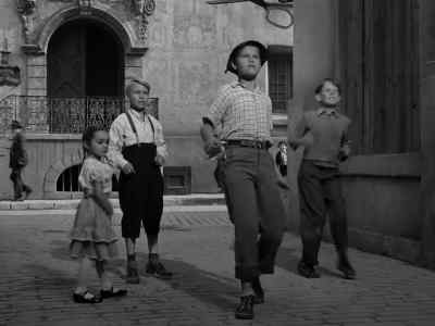 I'll show her how to boot it. - The Ghost of Frankenstein