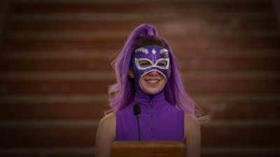 I'll show you. Everyone hold up
your wallets and purses. - Ultra Violet & Black Scorpion