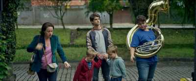 - I'll stay here.
- No, Fernando, come. - Loveling