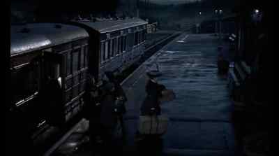 - I'll take that bag.
- Thank you so much. - The Railway Children